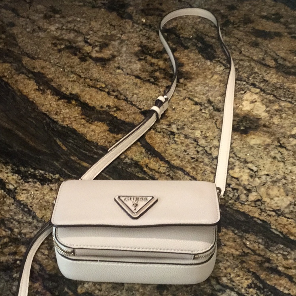 🏵Beautiful Guess Small Purse 🏵 - Picture 2 of 6